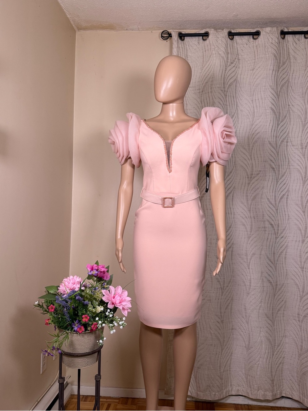 Elegant Puff-Sleeve Sheath Dress in Blush Pink